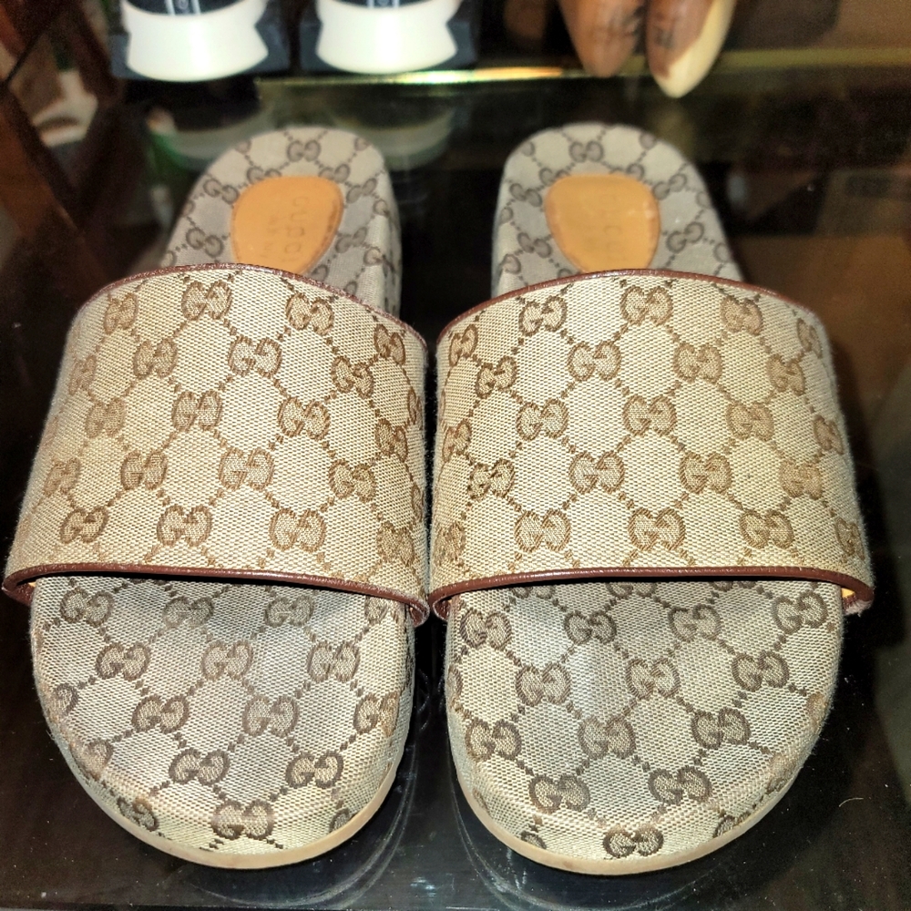 Gucci monogram slides! 11